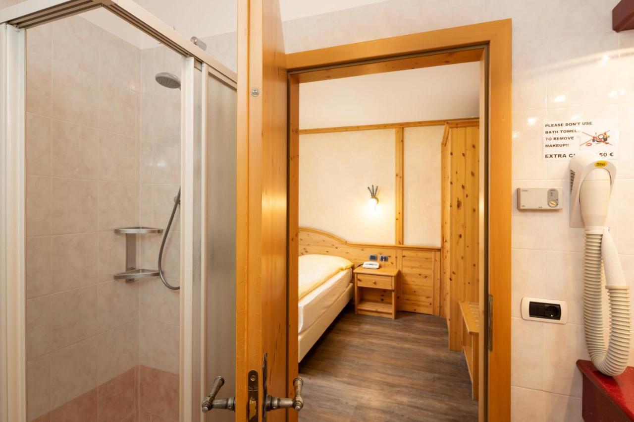Hotel La Pastorella Livigno Exteriör bild